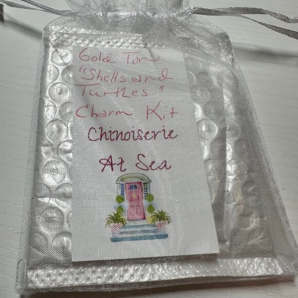 Charm Bracelet with 6 Different Shell and Turtle Charms-NEW - Picture 4 of 4